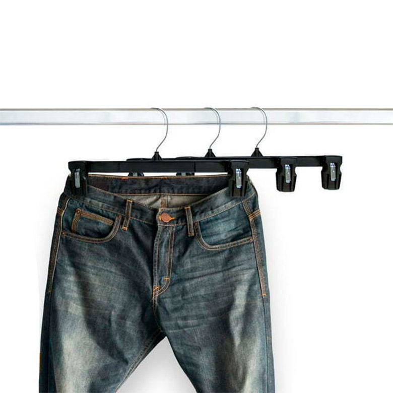 Gancho de plástico negro con pinzas - Imagen 2